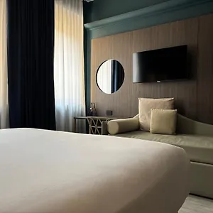 2* Hotel Av